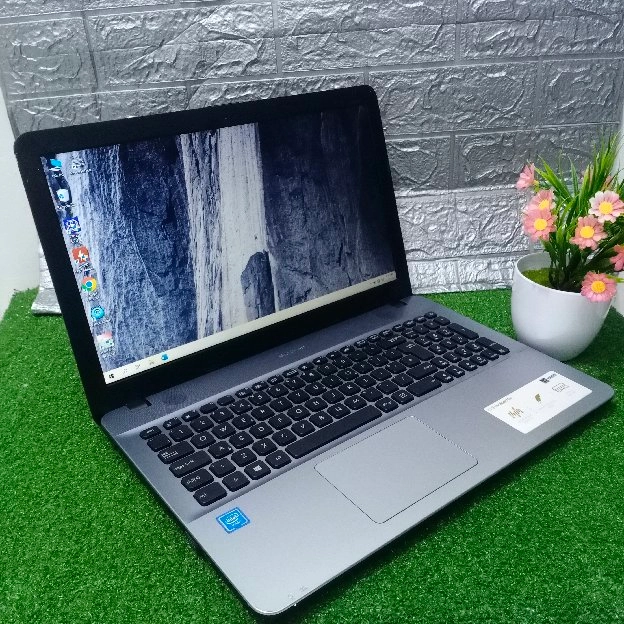 https://wa.me/c/628993653112Bismillah dijual cepat Laptop Asus VivoBook Max.kondisi terbaik normal d