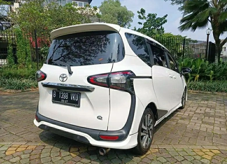 toyota sienta 1.5Q At bensin