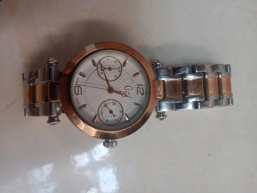 Jam tangan wanita guess collection