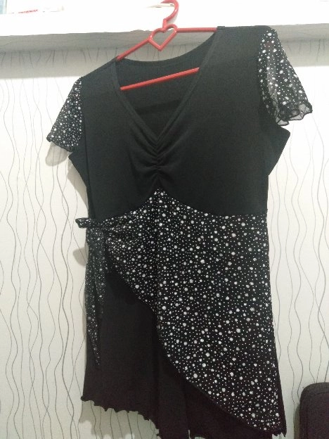 Blouse Hitam Wanita