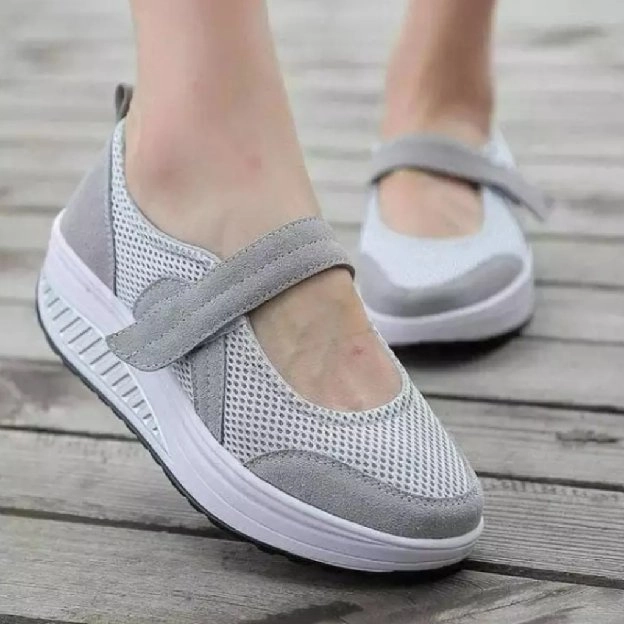 SEPATU SLIP ON WANITA 