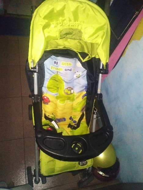 Dijual stroller bayi dijamin masih bagus terawat.