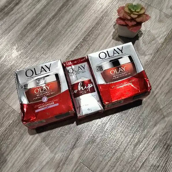 Olay Regenerist krim pelembab Pagi & Malam Anti Aging