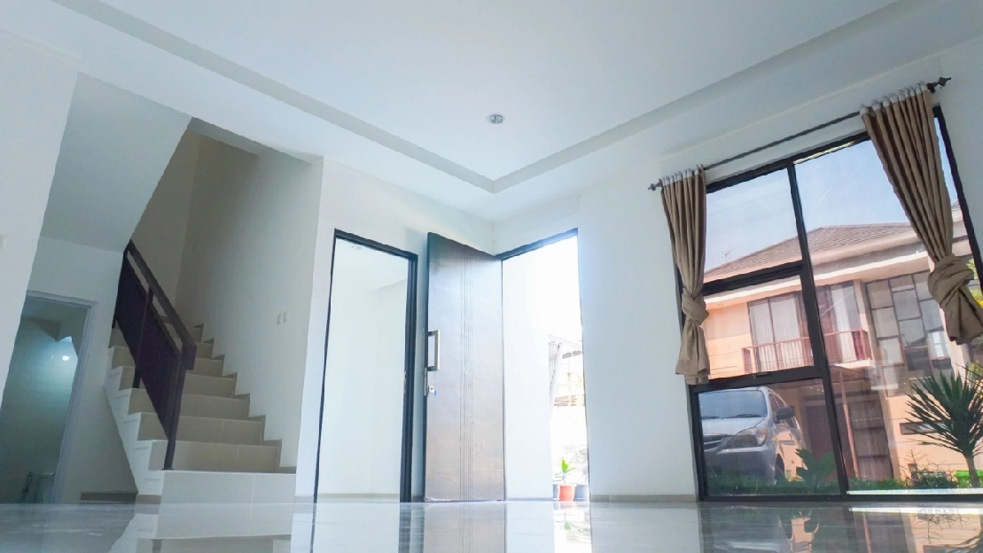 Rumah Minimalis 2 Lantai Dalam Cluster Lokasi Pinggir Jalan Raya Sukahati Cibinong Bogor