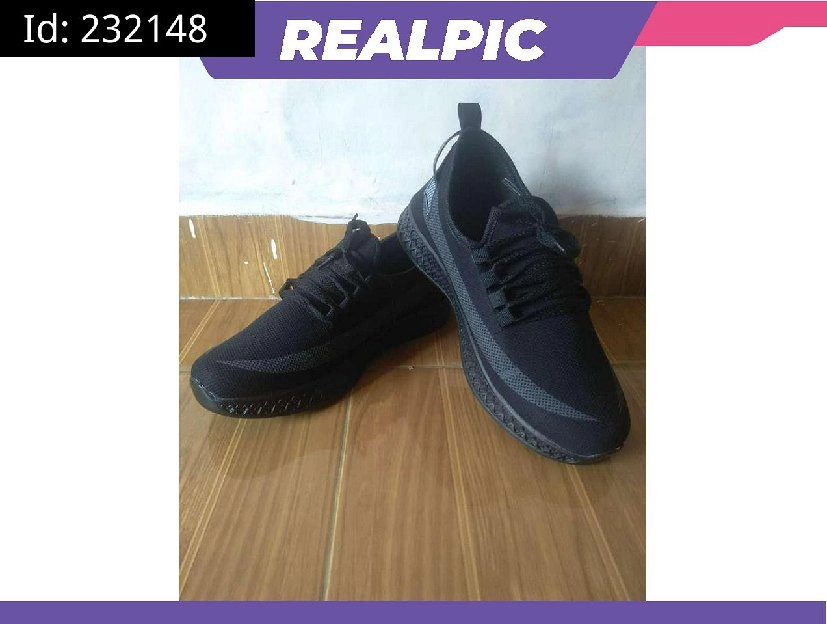 SNEAKERS GARIS HITAM PRIA 