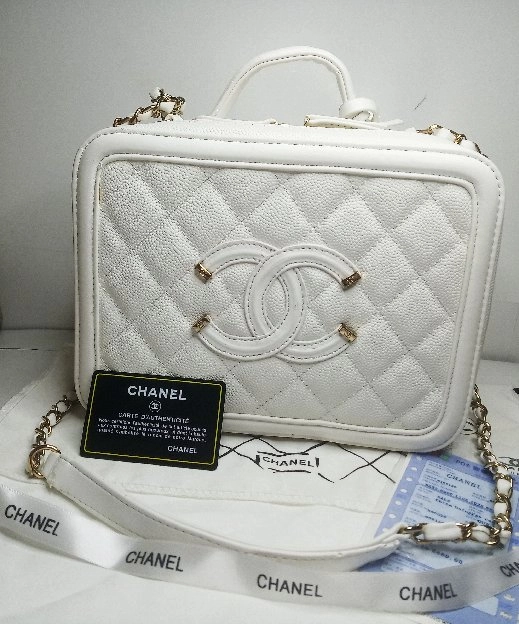 TAS CHANEL VANITY WHITE