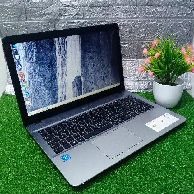 Laptop Asus VivoBook Max