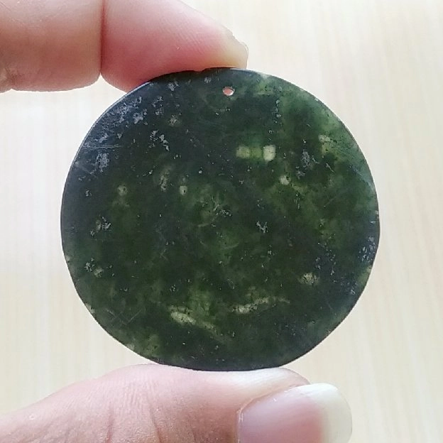 Liontin Batu Natural Giok Serpentine / Black Jade Ukir Naga Dragon