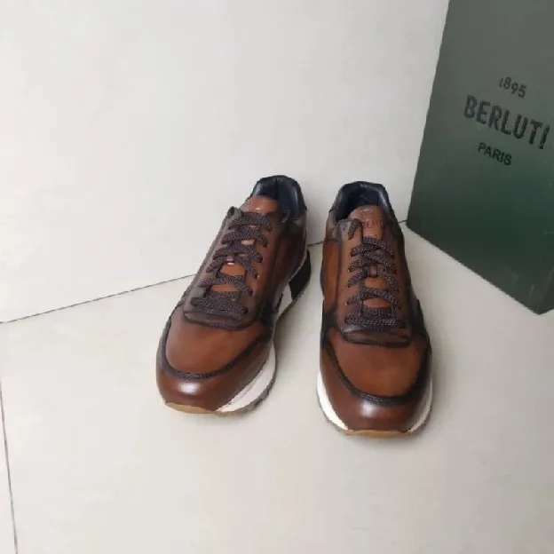 Sepatu sneakers pria berluti