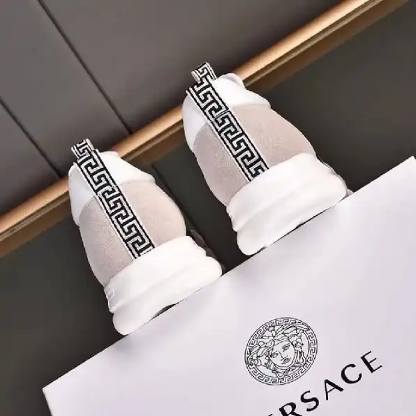 sneakers pria versace sepatu cowok men shoes run away