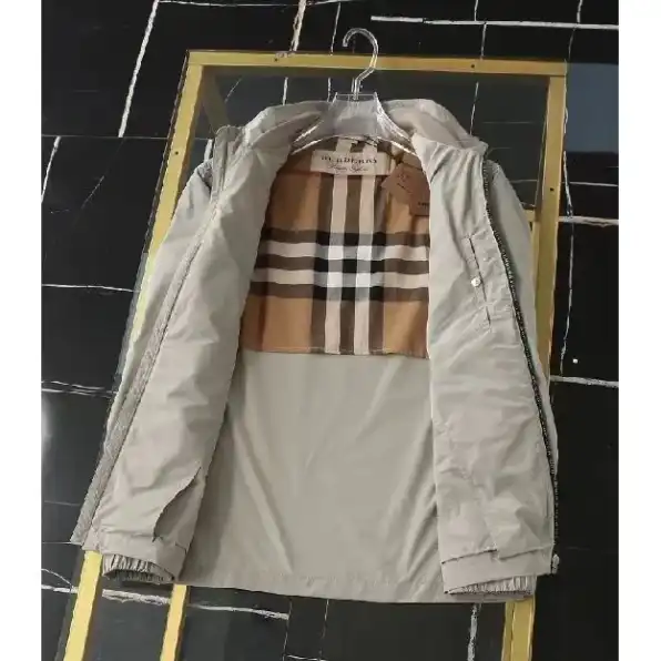 jaket zipper pria burberry