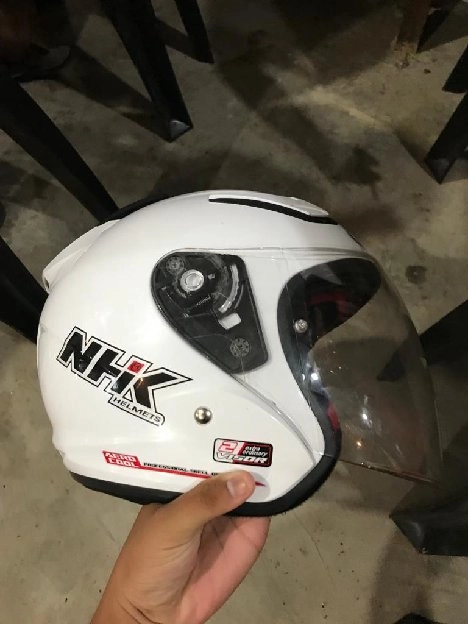 helm NHK r1 putih