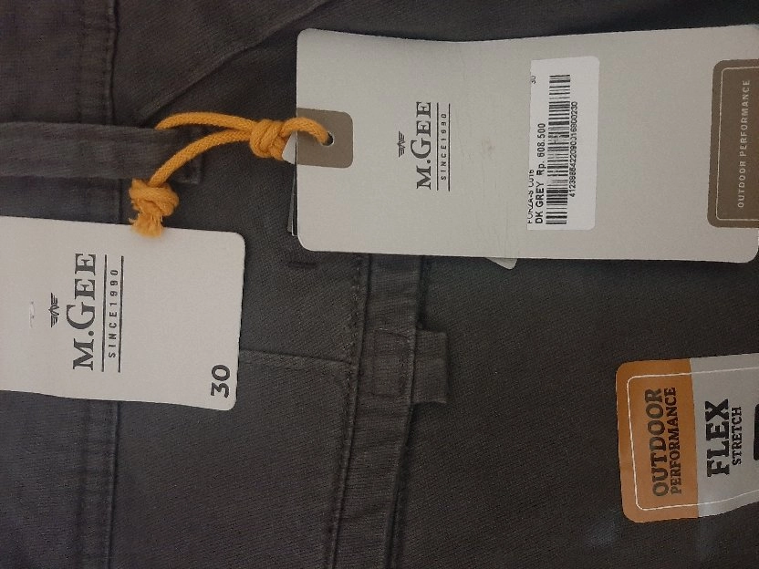 Jual Celana Pria Size 30 merk ( M.GEE ) baru beli lebaran kemarin ga dipakai sama sekali Rp.400.000