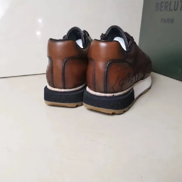 Sepatu sneakers pria berluti