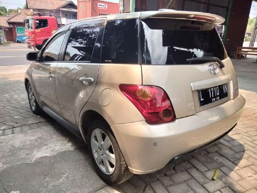 Jual cepat toyota ist matic cbu 2005Km 150ributangan pertama dr baru Super istimewa mobilnya tinggal