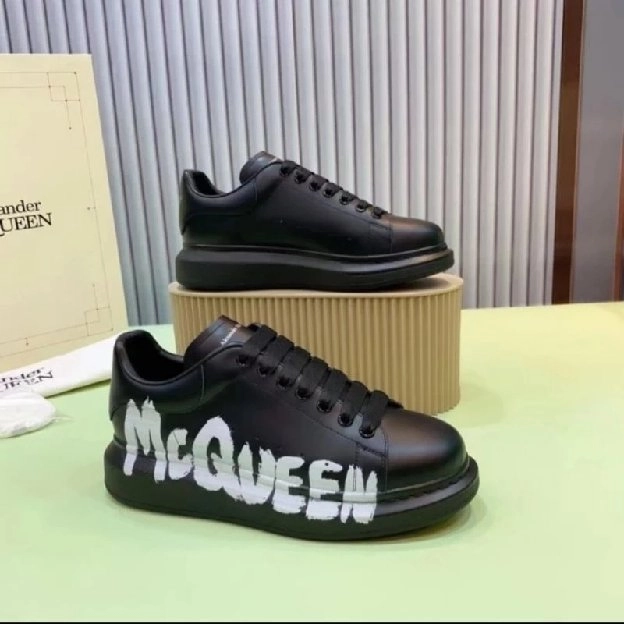 Sepatu sneakers pria alexander mcqueen