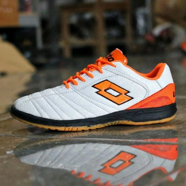 Sepatu Olahraga Indoor Outdoor