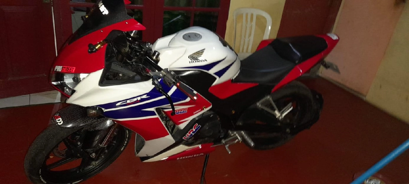 HONDA CBR150R TAHUN 2015