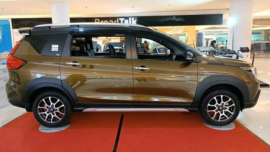 SUZUKI XL7 ALPHA. UANG MUKA 25 JUTA