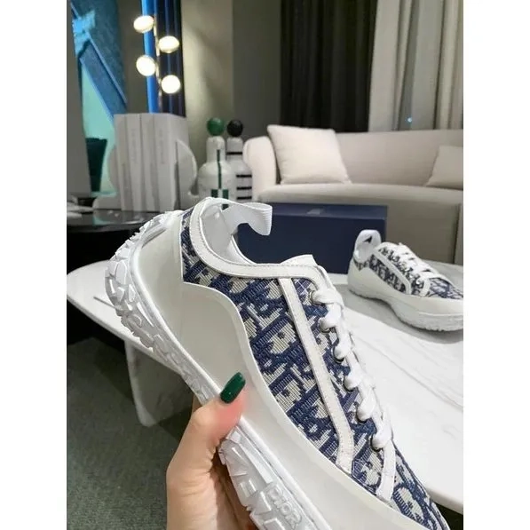 Sepatu sneakers unisex dior