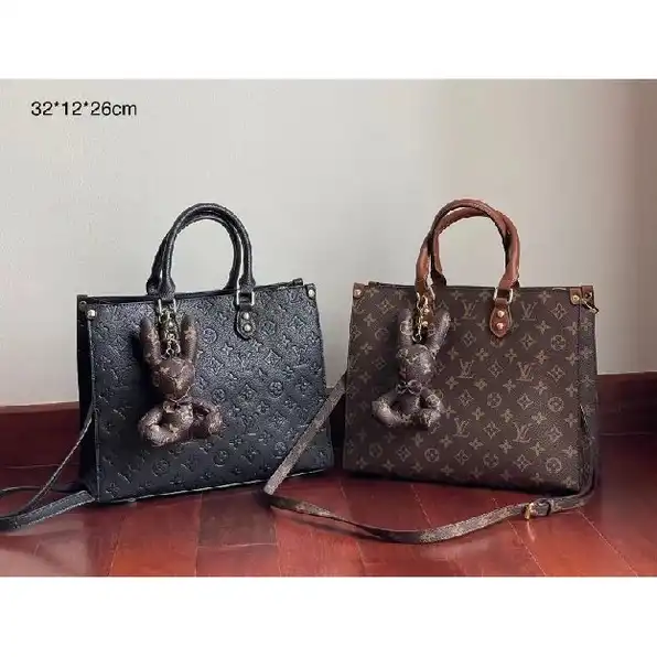 tas tote louis vuitton lv set gantungan boneka