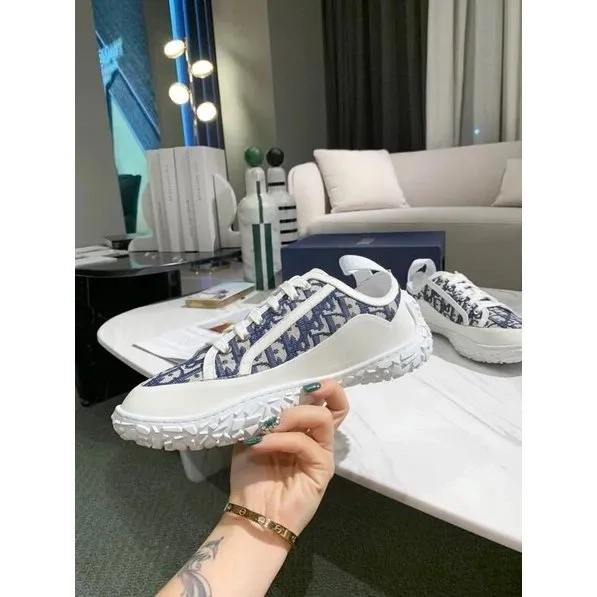 Sepatu sneakers unisex dior