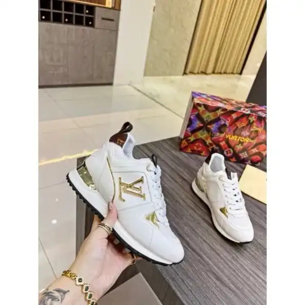 Sepatu sneakers wanita louis vuitton lv