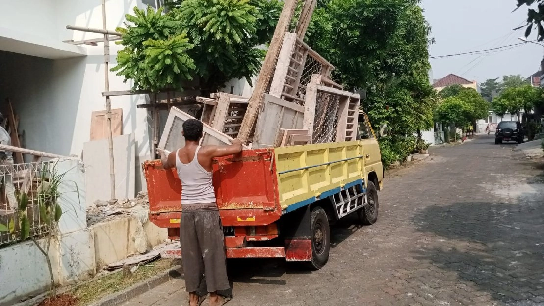 jasa angkutan puing dan sampah proyek mustika jaya