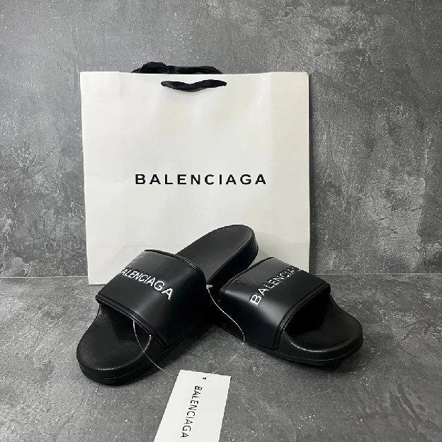 Sandal selop slip on karet balenciaga