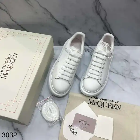 sepatu sneakers pria alexander mcQueen