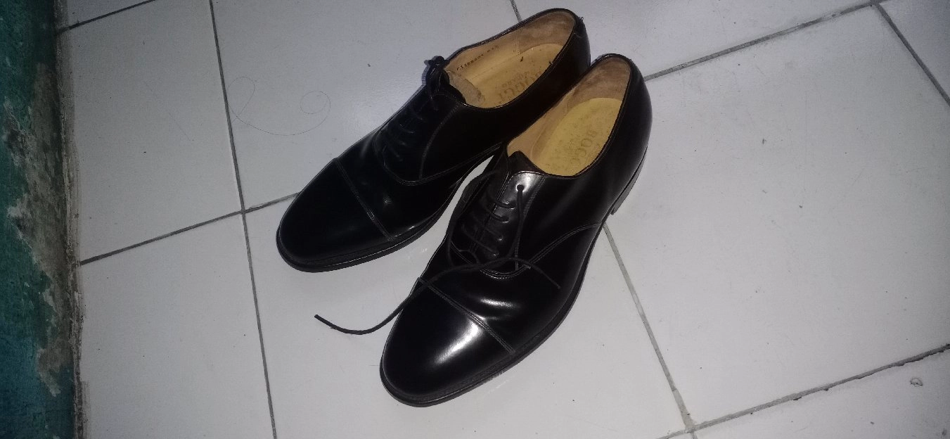 sepatu merk BOGGI MILANO