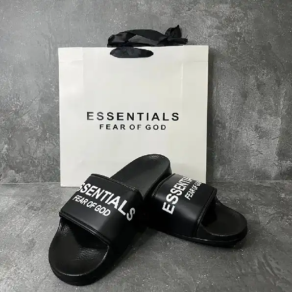 Sandal selop slip on karet essentials