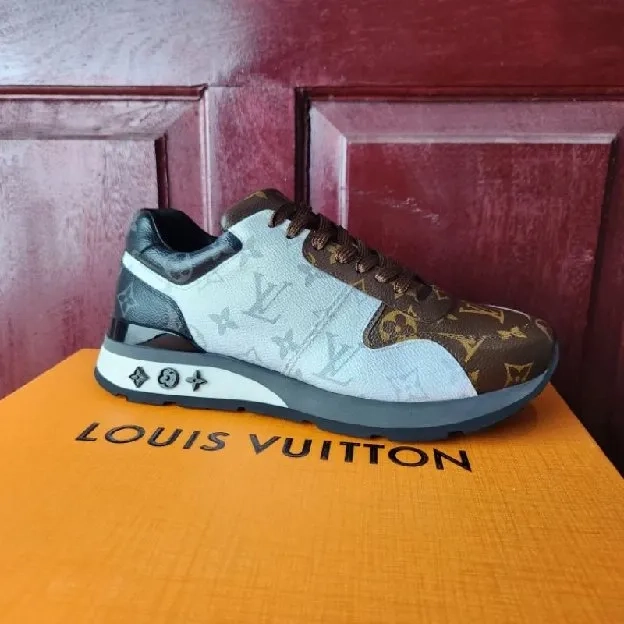 Sepatu sneakers pria louis vuitton lv