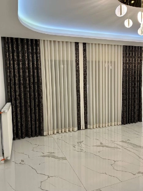 Pasang wallpaper dinding 3d custom toko jual dan pesan hordeng murah rollerblind vertikal blind