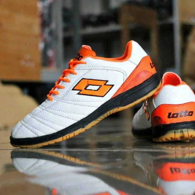 Sepatu Olahraga Indoor Outdoor