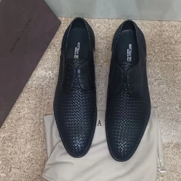 Sepatu pantofel formal pria bottega veneta