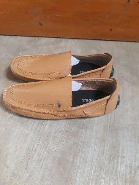 Sepatu Slip On Warna Tan