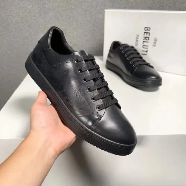 Sepatu sneakers pria berluti