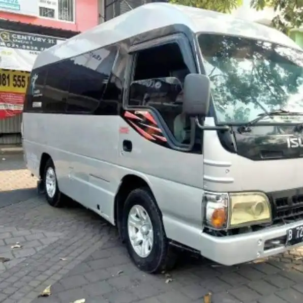 isuzu elf short  mt 2013