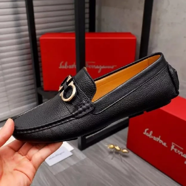 Sepatu loafers salvatore ferragamo pria