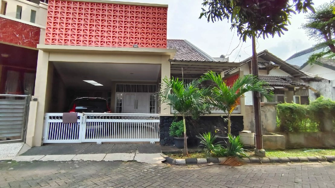 Rumah Terawat Semi Furnished di Kemang Pratama 1 Bekasi Kota"BEBAS BANJIR"