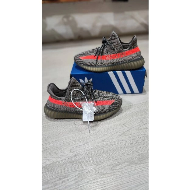 sepatu sneakers yeezy 350