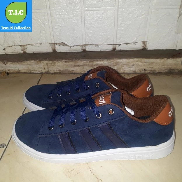 Sepatu Adidas