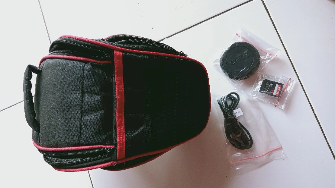 Tas Kamera dan Kartu SD Sandisk 64gb