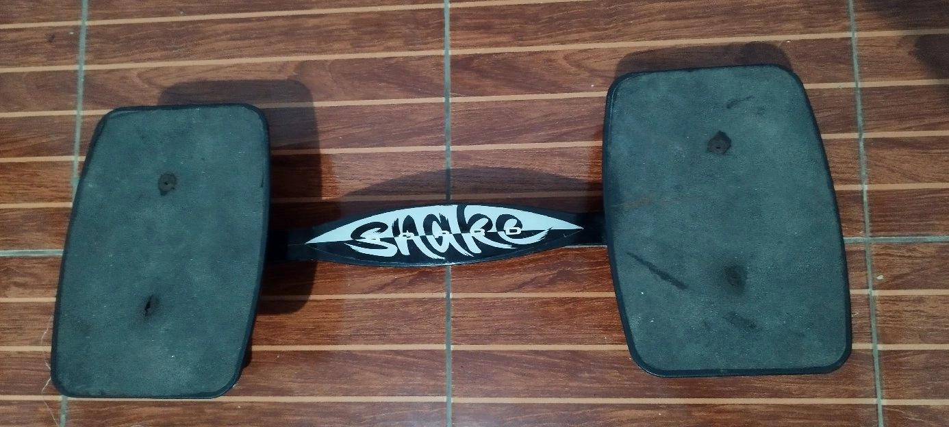 Snake Board, skateboard pertama yang muncul di dunia. Dijual karena agak susah pakai nya