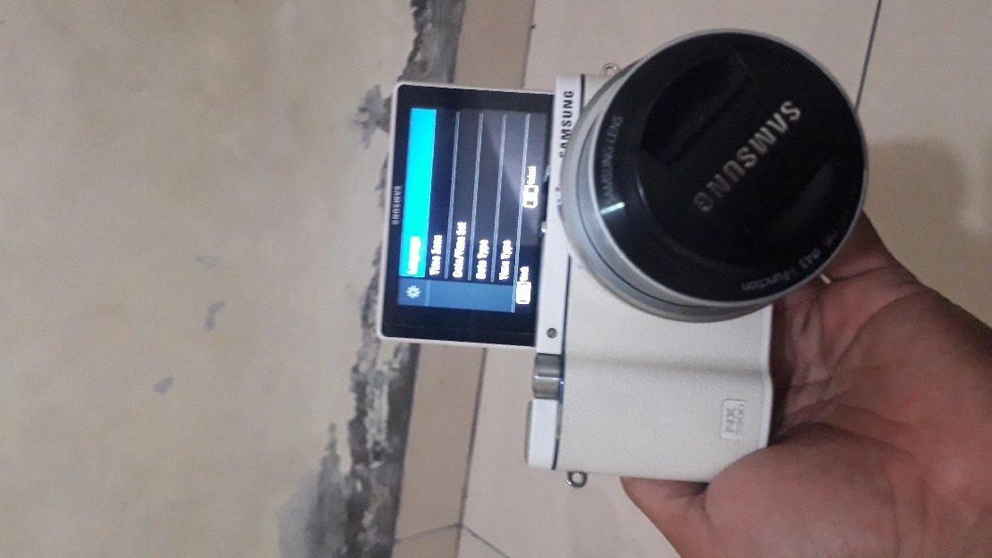 di jual kamera samsung mirrorless NX3000