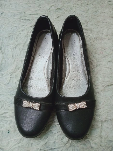 Sepatu pantofel hitam