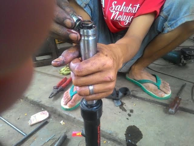 servis shock depan panggilan