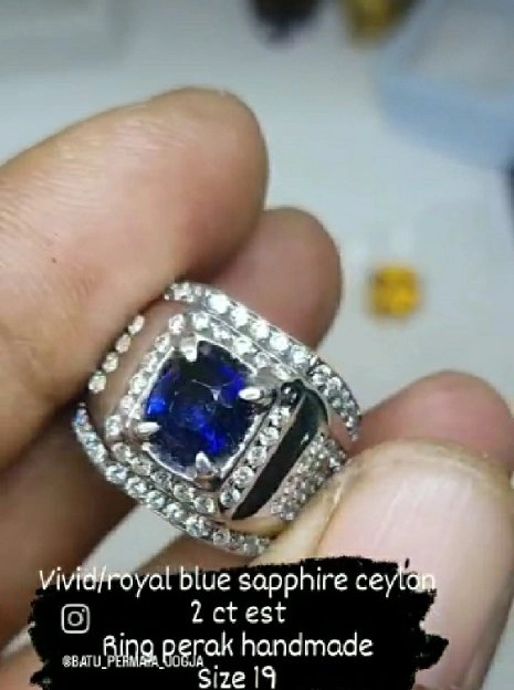 BLUE sapphire Srilanka bersertifikat 