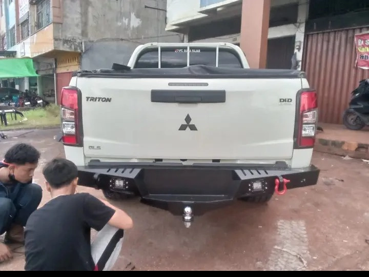 bumper belakang mobil hilux 